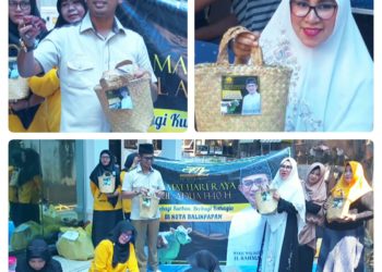 RAHMAD MAS’UD BAGIKAN DAGING KURBAN,GUNAKAN WADAH RAMAH LINGKUNGAN