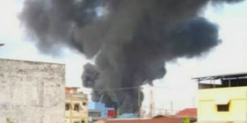 PERTAMINA INVESTIGASI PENYEBAB KEBAKARAN, DAN BAGIKAN MASKER KE WARGA