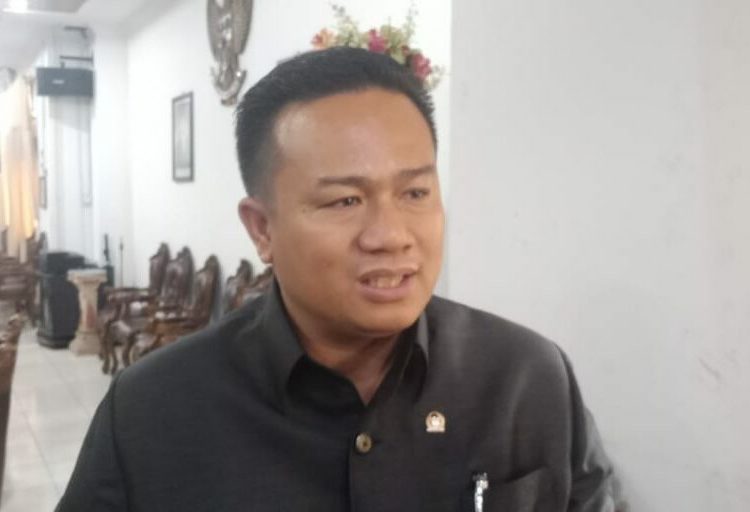 SEJUMLAH PKL OBJEK WISATA PANTAI SEGARA SARI MANGGAR, AKHIRNYA BERSEDIA DI RELOKASI