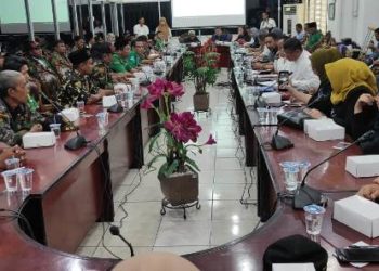 DPRD MENGECAM KERAS LOMBA TARI YANG DIDUGA LGBT