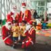 LIBUR NATAL, SANTA CLAUS HIBUR PENUMPANG BANDARA SAMS