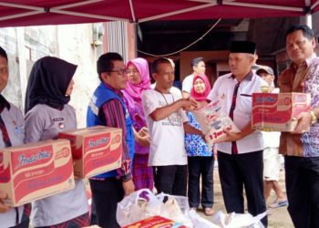 SEBAGAI WUJUD KEPEDULIAN TERHADAP KORBAN KEBAKARAN, BARKATI SERAHKAN BANTUAN