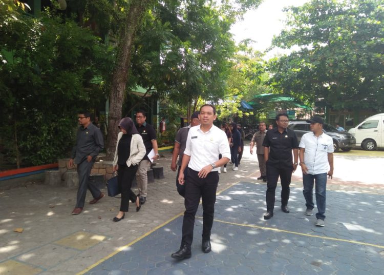 SIDAK KE SEKOLAH, KOMISI IV MINTA WC DITAMBAH