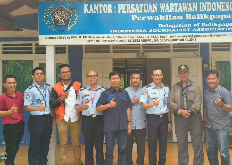 BUKA PELUANG KERJASAMA,KEPALA KANTOR IMIGRASI KELAS I TPI BALIKPAPAN JALIN SILATURAHMI DENGAN INSAN PERS