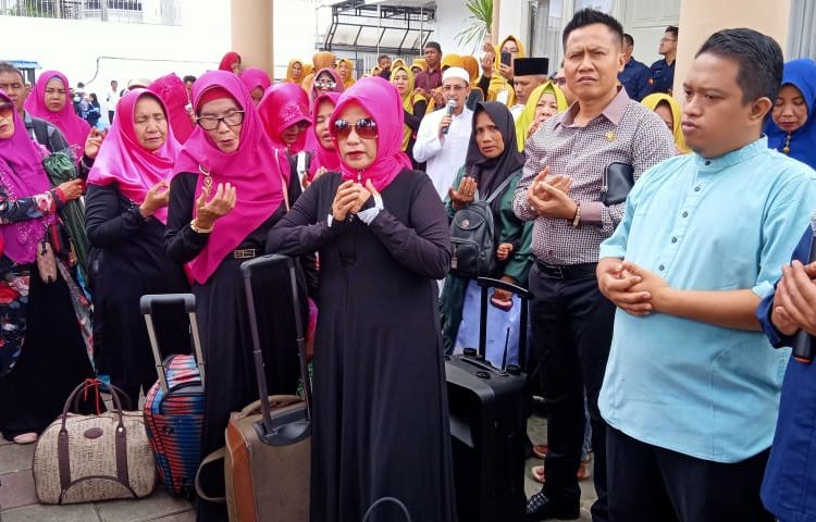KETUA DPRD SAMARINDA DAN WAKIL WALIKOTA SAMARINDA,FASILITASI JAMAAH IKUT HAUL GURU SEKUMPUL