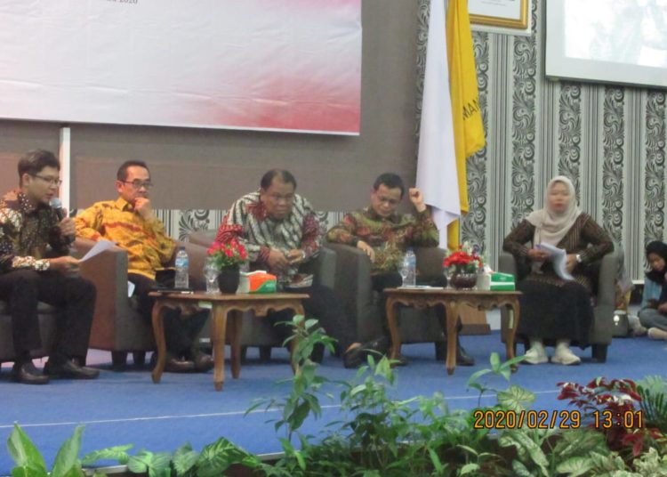 BADAN PERADILAN KHUSUS TAK KUNJUNG DIBENTUK KEWENANGAN MASIH DI MK