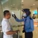 MASUK BANDARA APT. PRANOTO PERIKSA SUHU TUBUH CEGAH VIRUS CORONA