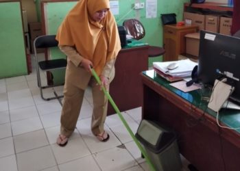 ANTISIPASI PENYEBARAN VIRUS CORONA, GURU-GURU SMP NEGERI 22 BALIKPAPAN TERAPKAN PERILAKU HIDUP BERSIH DAN SEHAT (PHBS)