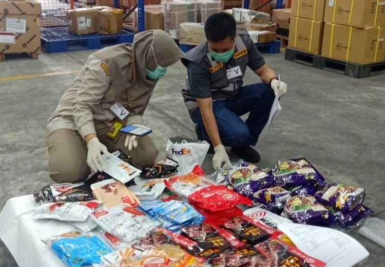 KARANTINA HEWAN BALIKPAPAN TAHAN PRODUK HEWAN ASAL CINA