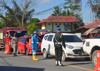 PEMBATASAN AKSES MASUK SAMARINDA, PERIKSA PENGENDARA YANG LEWAT