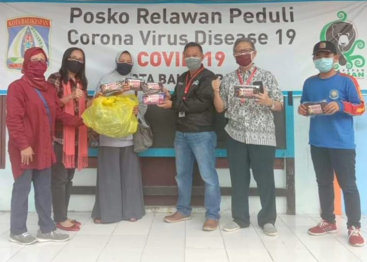 GUNA MENSUKSESKAN GERAKAN SEJUTA MASKER KAMI SATU, ALUMNI SMANSA BALIKPAPAN ANGKATAN 82 SUMBANGKAN RIBUAN MASKER