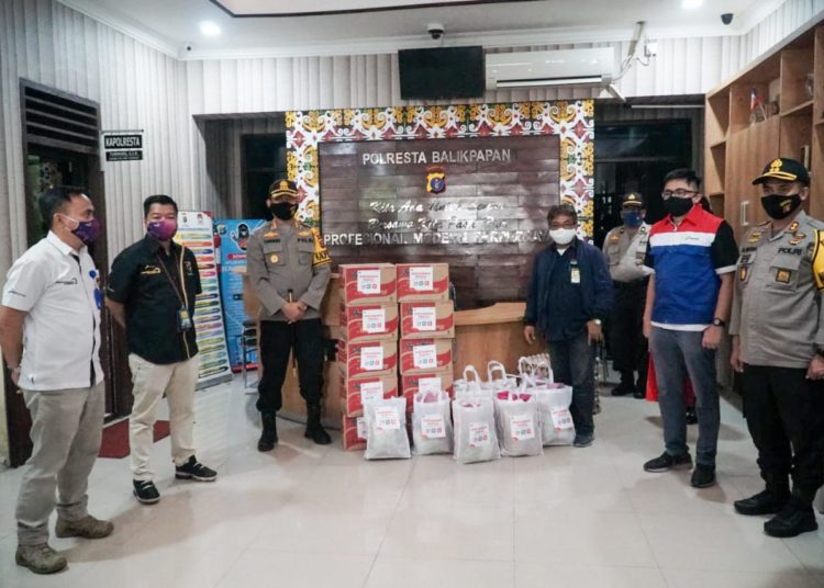 SINERGI DENGAN KEPOLISIAN, PERTAMINA SERAHKAN 130 PAKET SEMBAKO JUM’AT BERBAGI