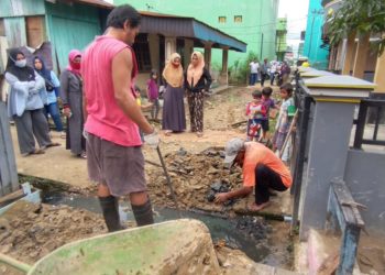 MERESPON PERSOALAN JALAN GANG RUSAK, SAB TURUN MENJAWAB
