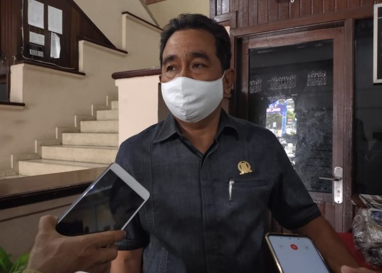 PHK SEPIHAK, SEJUMLAH KARYAWAN MENGADU KE DPRD