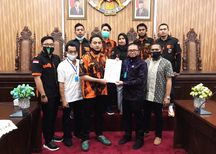 TOLAK HIP, ORMAS DATANGI DPRD BALIKPAPAN