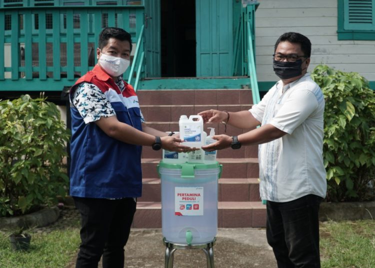 DUKUNG NEW NORMAL, PERTAMINA SERAHKAN BANTUAN KE RCB DAHOR