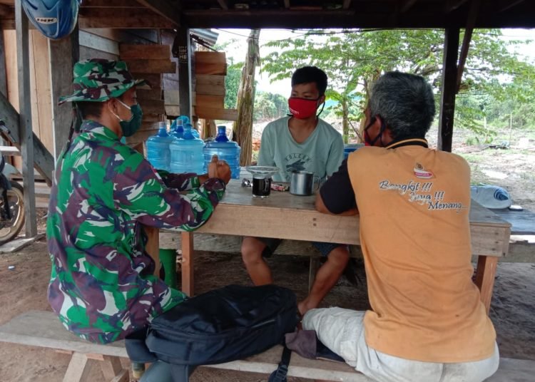 SOSIALISASIKAN COVID-19, SATGAS TMMD 108 GUNAKAN PENDEKATAN EDUKATIF DAN HUMANIS