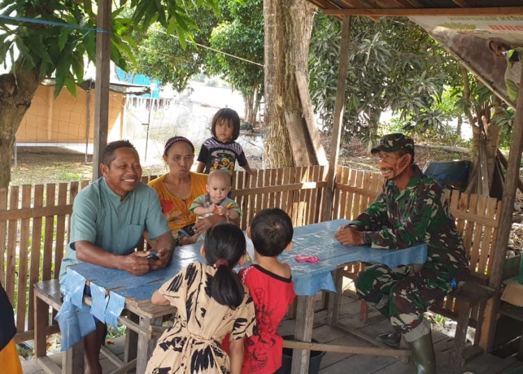 SATGAS TMMD PERERAT SILATURAHMI DENGAN WARGA