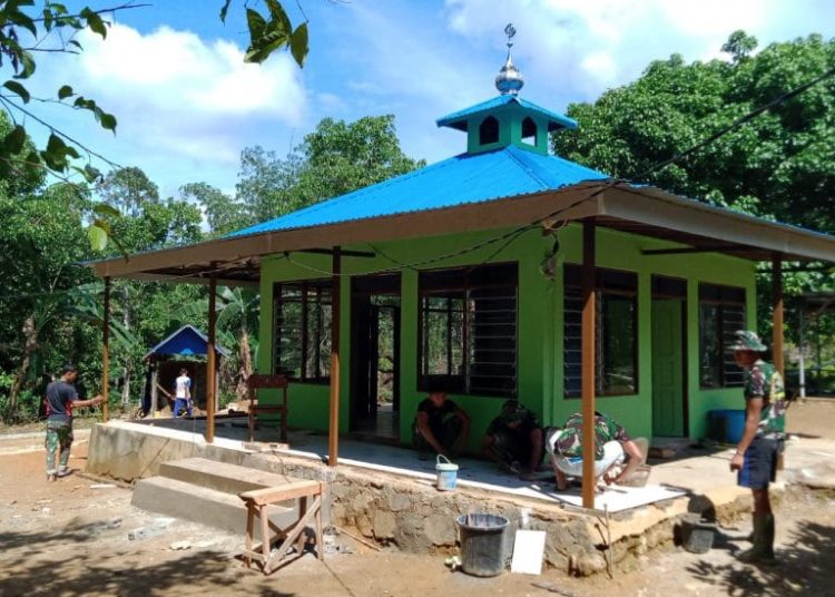 DIPASANG KERAMIK, KINI MUSHOLLA AR RAUDAH TERLIHAT INDAH’