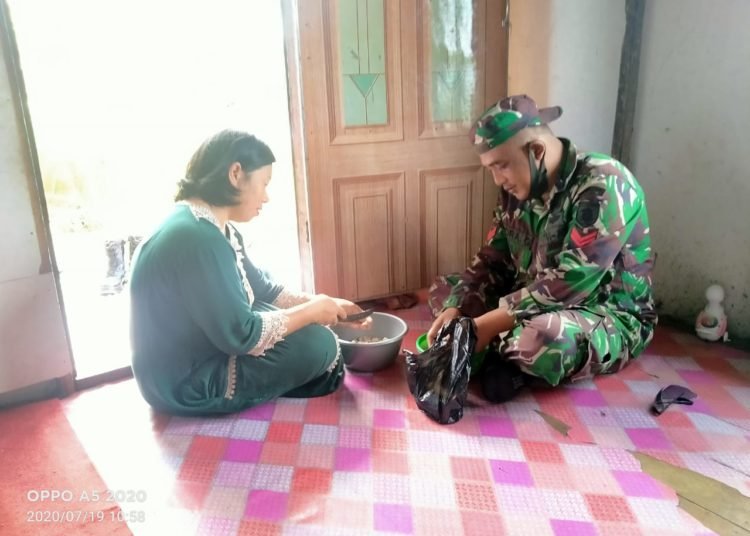 MELIHAT KEDEKATAN ANGGOTA SATGAS TMMD DENGAN ORANG TUA ASUH