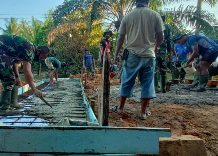 JELANG PEKAN TERAKHIR, SATGAS TMMD KEBUT PENGECORAN PLAT DUICKER