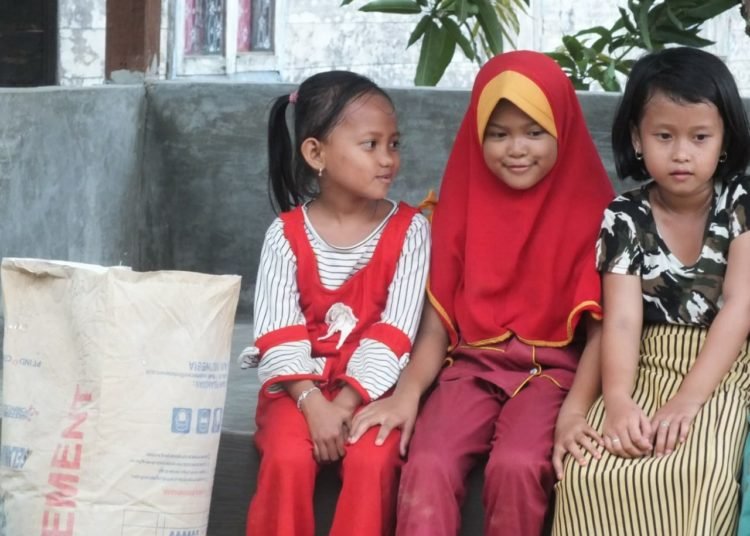 ANAK-ANAK IKUT MERASAKAN KEINDAHAN POSKAMLING