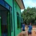 TAHAP AKHIR, SATGAS TMMD CAT PINTU DAN JENDELA MASJID HIDAYATULLAH