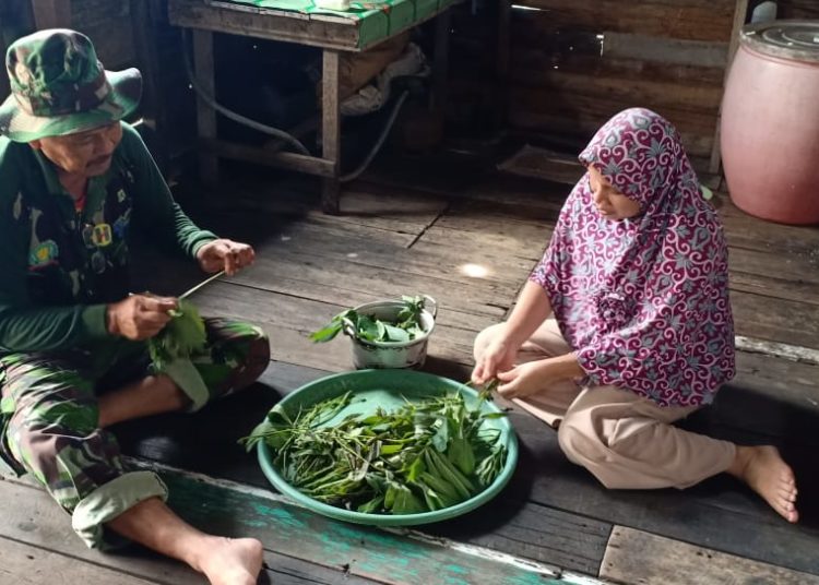 POTRET KEDEKATAN SATGAS TMMD BERSAMA ORANG TUA ASUH