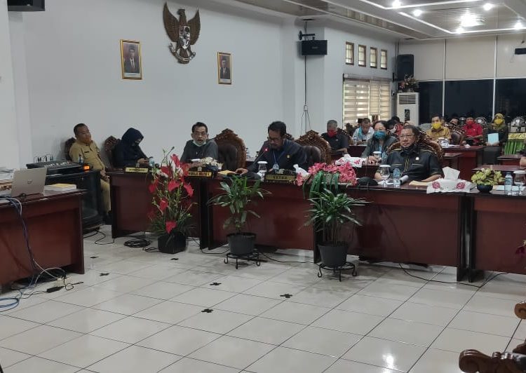 WALIKOTA SAMPAIKAN JAWABAN ATAS PANDANGAN LKPJ 2019