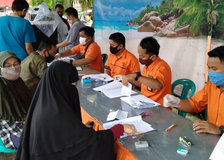 DIPERCAYA BAGIKAN BST, KANTOR POS DISERBU WARGA