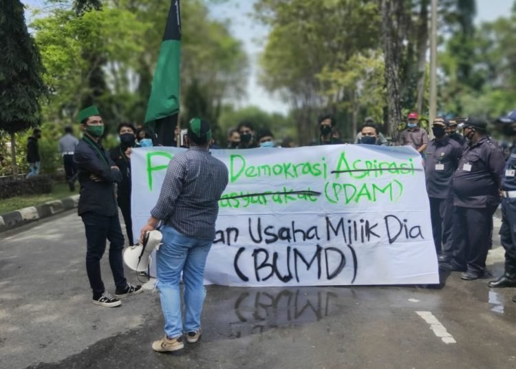 DIDEMO MAHASISWA, DIRUT PDAM TERIMA DENGAN TANGAN TERBUKA