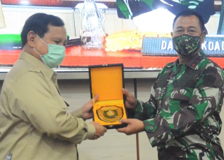 WAKASAD DAMPINGI MENHAN BERIKAN CERAMAH PEMBEKALAN SISWA SESKOAD