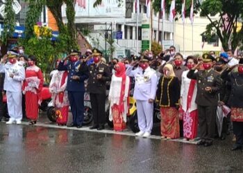 PERINGATAN HUT RI KE 75 DI SIMPANG JALAN UTAMA BALIKPAPAN, BERJALAN TERTIB DAN KHIDMAT