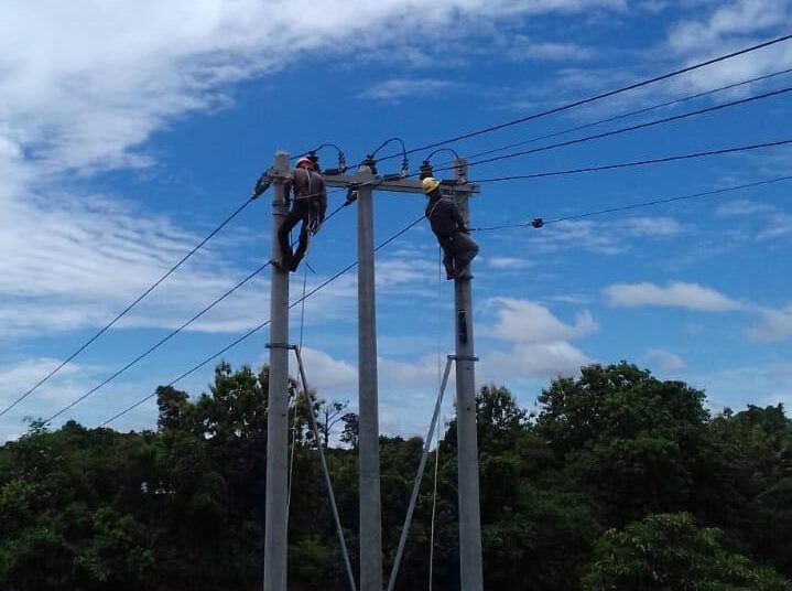 PERJUANGKAN PEMERATAAN, PLN TERANGI 6 DESA TERPENCIL DI MALINAU