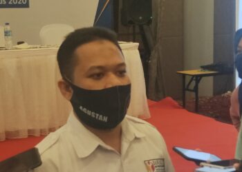 TEMUKAN STIKER LAMA, BAWASLU SURATI KPU