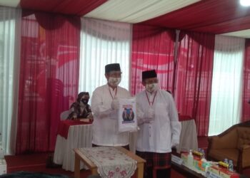 KPU SAMARINDA SAMPAIKAN DOKUMEN PENCALONAN ZAIRIN – SARWONO LENGKAP