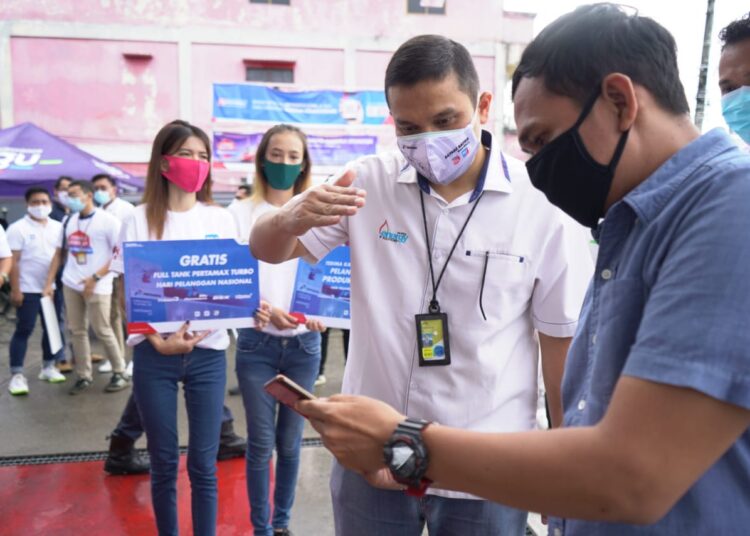 PERINGATI HARI PELANGGAN NASIONAL, JAJARAN MANAJEMEN PERTAMINA SAPA PELANGGAN DI KOTA BALIKPAPAN*