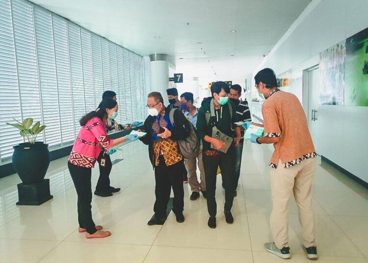 HARI PELANGGAN NASIONAL, BANDARA SAMS BERBAGI KE PENGGUNA JASA