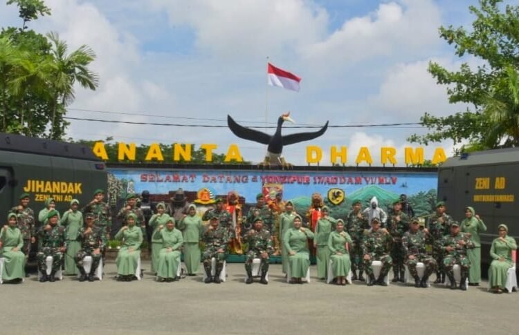 PANGDAM VI MULAWARMAN BERI PENGARAHAN KEPADA PRAJURIT YONZIPUR 17/ AD