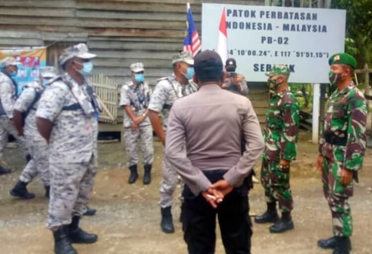 DAN SSK I SATGAS PAMTAS YONIF 623/ BWU DAMPINGI LAWATAN KEPALA MARITIM NEGERI SABAH DI PATOK PB.02