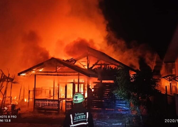 SIJAGO MERAH MENGAMUK DI LEMPAKE TEPIAN 5 LUKA-LUKA DAN 1 MENINGGAL DUNIA