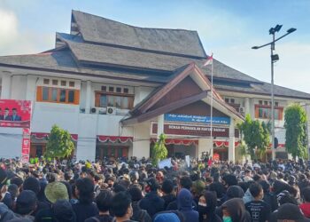 WALIKOTA BACAKAN PENOLAKAN OMNIBUSLAW