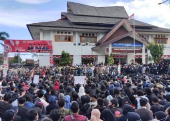 AKSI TOLAK OMNIBUSLAW KEMBALI TURUN KE JALAN