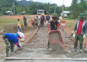 Cuaca Tak Menentu, Anggota Satgas TMMD Ke-109 Wilayah Perbatasan Tetap Bersemangat