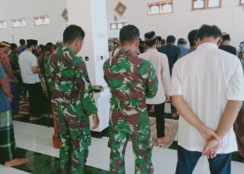 Satgas TMMD ke-109 Kodim 0910/Malinau, Khusuk Dalam Beribadah, Semangat Disaat Bekerja.