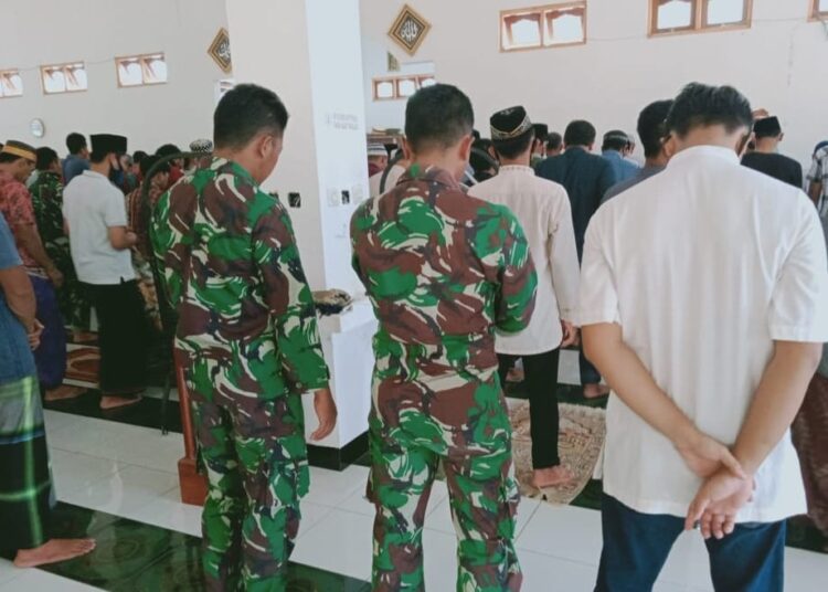 Satgas TMMD ke-109 Kodim 0910/Malinau, Khusuk Dalam Beribadah, Semangat Disaat Bekerja.