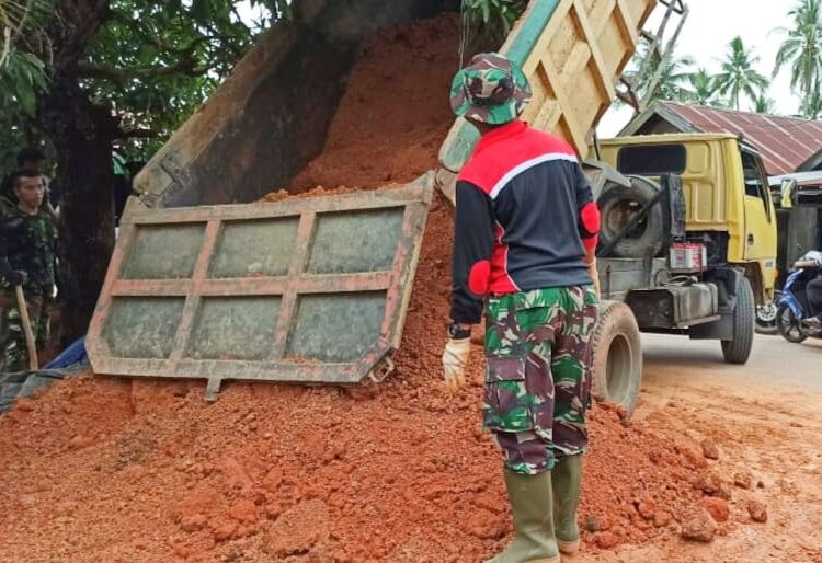 Material Tanah Terus Didroping Ke Lokasi TMMD