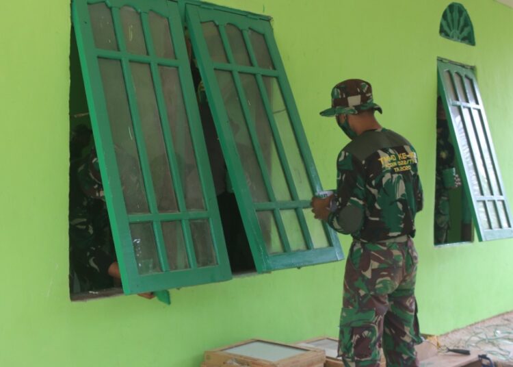 PROSES REHABILITASI MUSHOLLA AL HIDAYAH CAPAI 70%