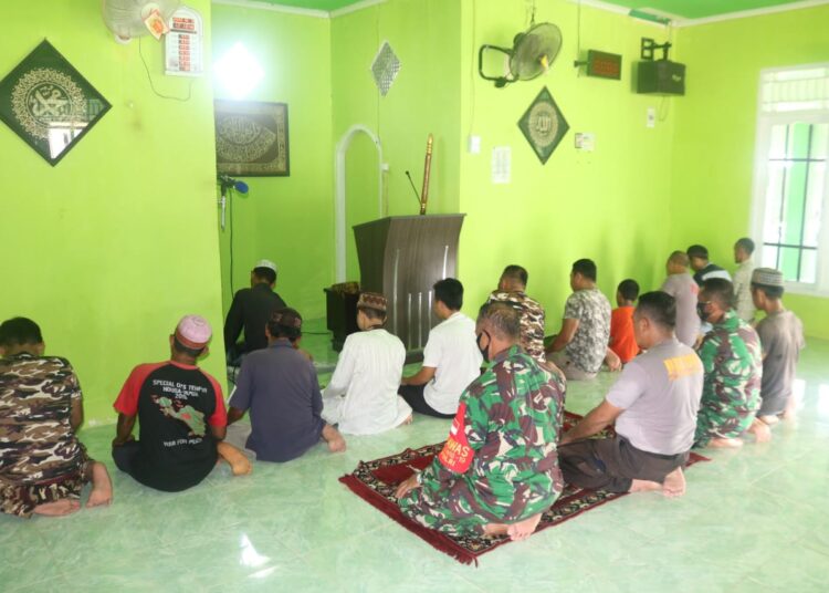 Ditengah – Tengah Kesibukan,Satgas TMMD Tak Lupakan Ibadah.