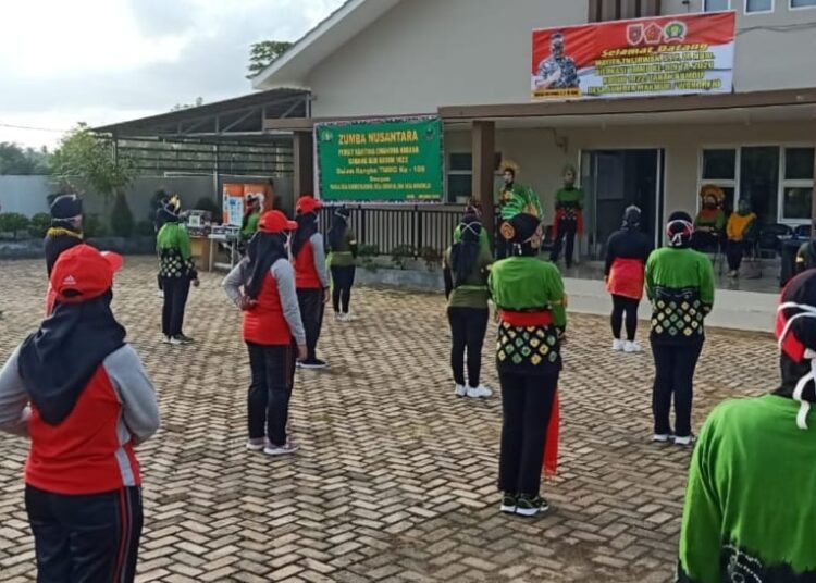 Zumba Nusantara Di Lokasi TMMD Ke 109 Kodim 1022/Tnb